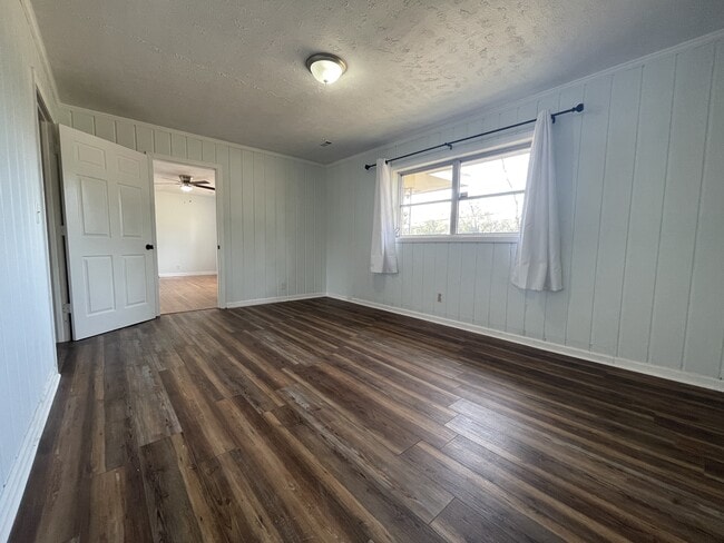 Foto del edificio - 1920 Charlton Dr