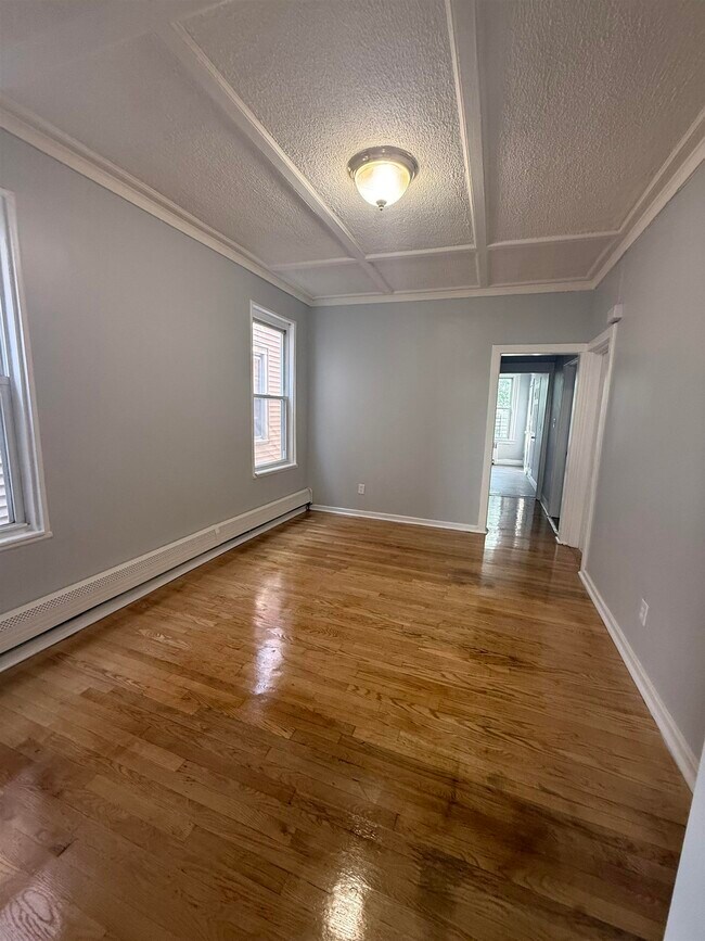 Foto del edificio - 631A Garfield Ave