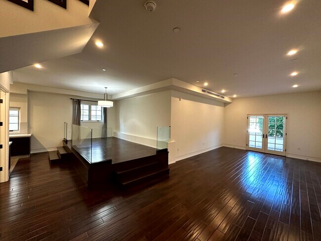 Building Photo - 225 S Hamilton Dr
