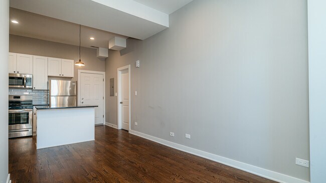 Foto del edificio - 2400 S Troy St