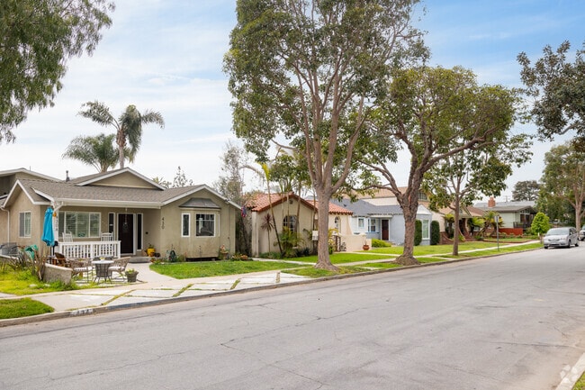 El Segundo, CA has wide residential steers lined with large trees.