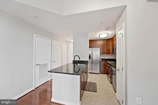 Building Photo - 155 Potomac Passage