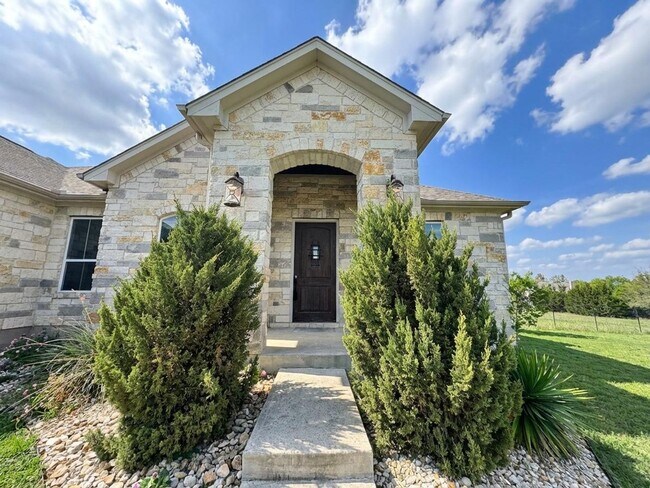 Foto del edificio - **APPLICATION RECEIVED** AVAILABLE NOW! One-of-a-Kind Luxury Estate | 5BD/3BA on 2 Acres in Liber...