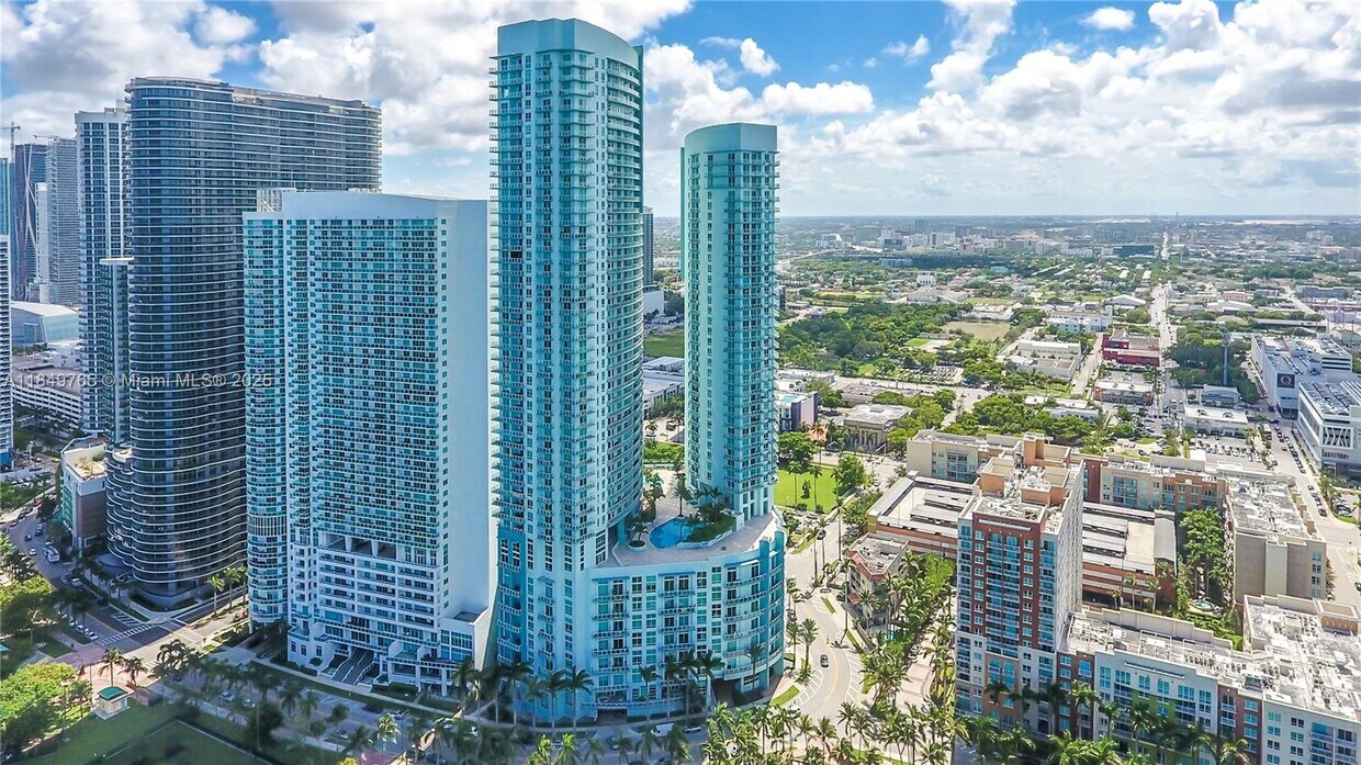Primary Photo - 1900 N Bayshore Dr