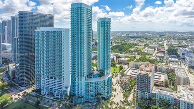 Building Photo - 1900 N Bayshore Dr