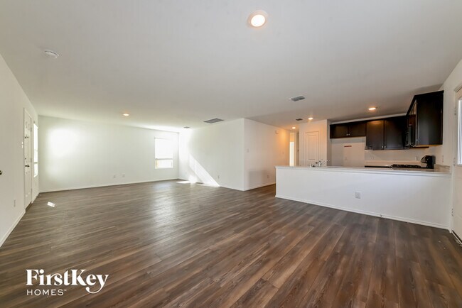 Building Photo - 5815 Grindstone Dr
