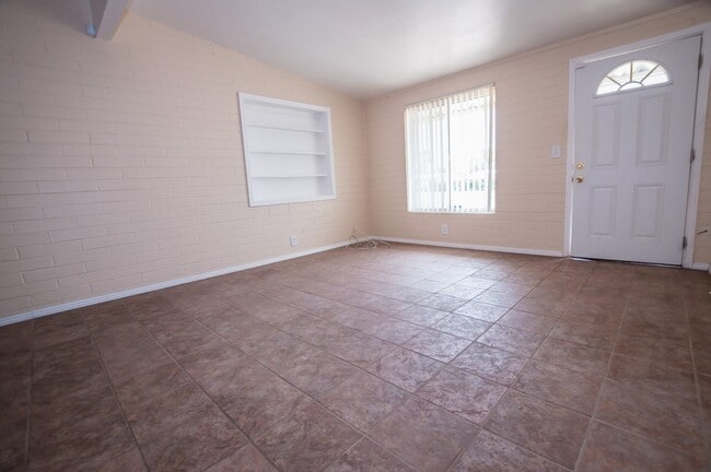 Building Photo - Charming Home Features 3 Bedroom, 1 Bath, Central A/C and a Garage with Central A/C!