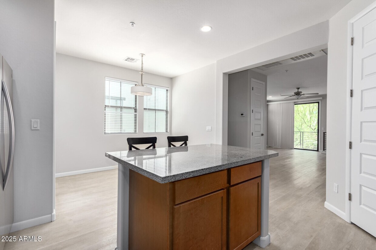 2090 S Dorsey Ln, Tempe, AZ 85282 - Townhome Rentals in