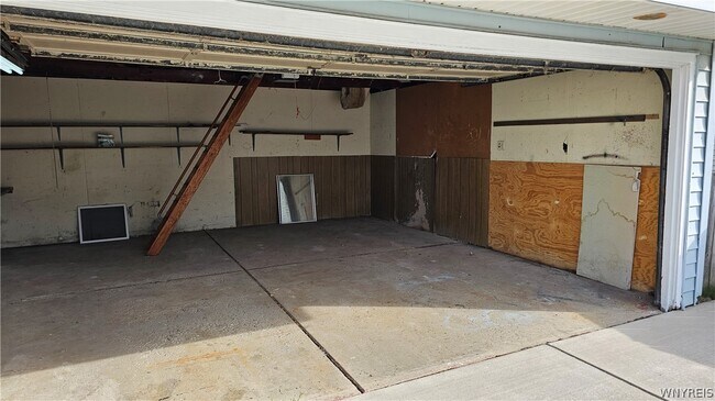 Foto del edificio - 107 Fowler Ave