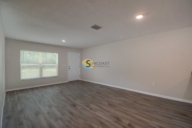 Building Photo - 9121 N Travis Dr