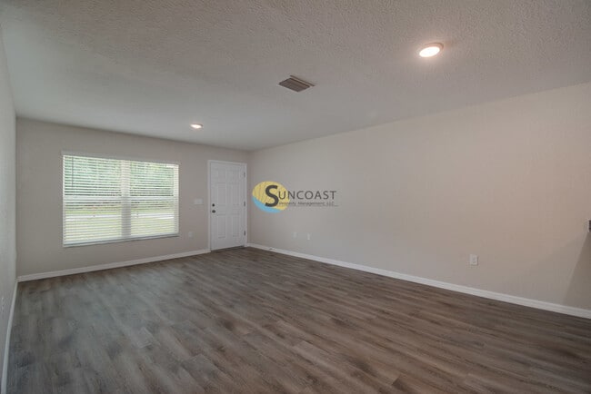 Building Photo - Live Your Best Life in Citrus Springs!