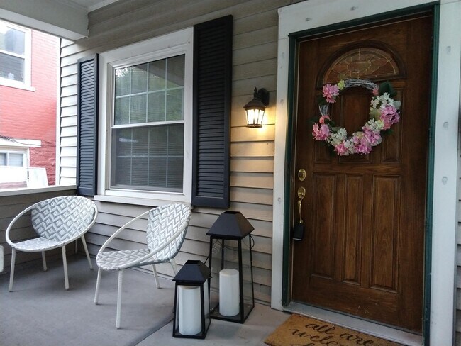 Building Photo - 1024 Paradrome St