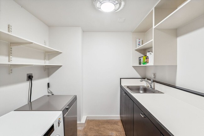 Building Photo - Fantastic 3BR 3BTH home, panoramic views, ...