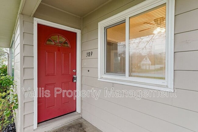 Foto del edificio - 389 Appleblossom Ave N