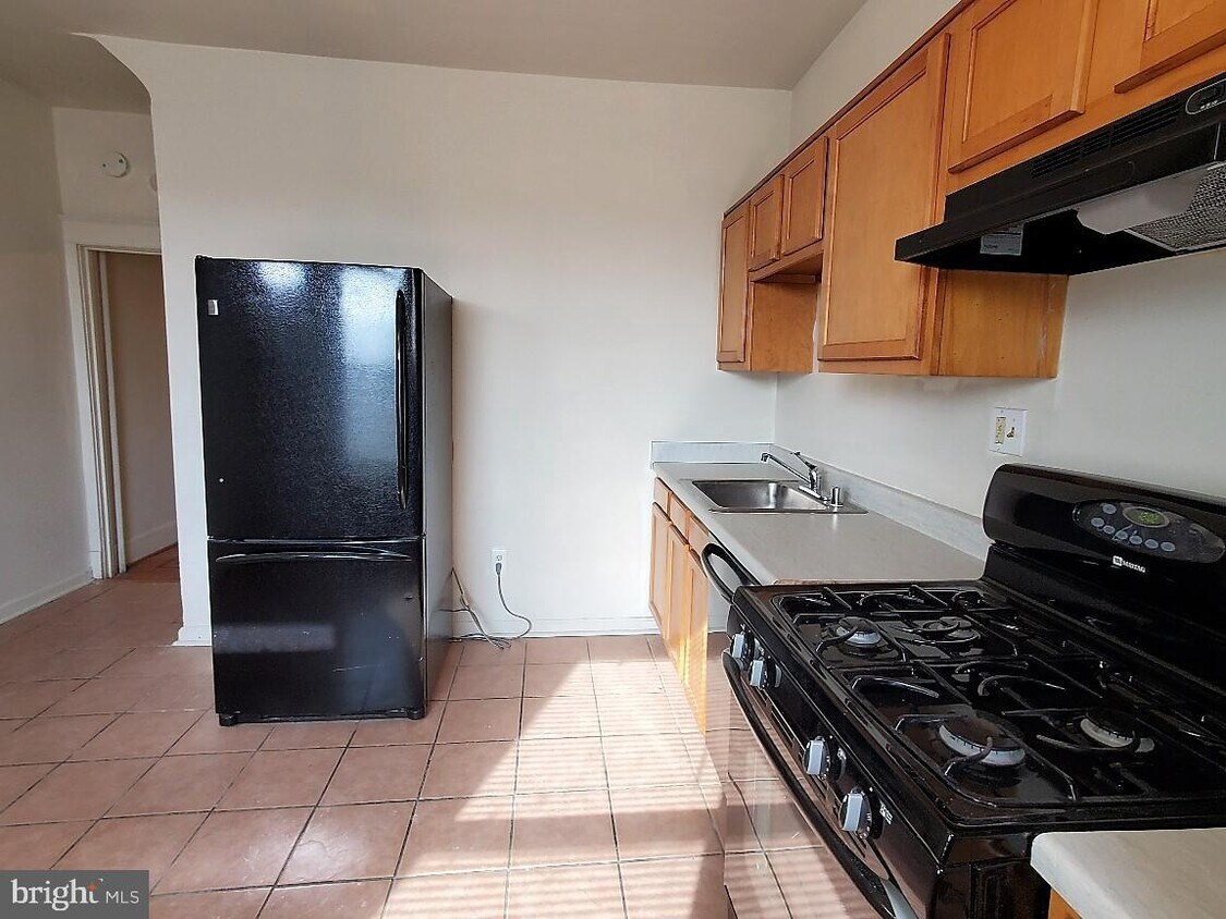 Primary Photo - 2735 Wilkens Ave