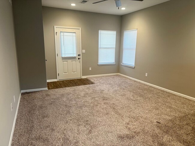 Foto del edificio - 2 Bed 1 Car Attached Villa in Blue Springs