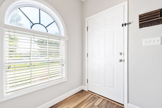 Foto del edificio - Spacious 2 bedroom townhome in great Ralei...