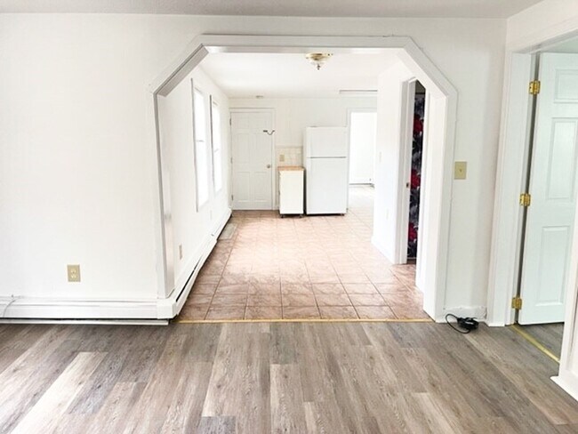 Building Photo - 28 Wyman St