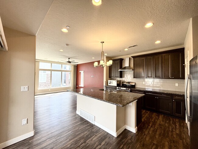 Building Photo - 65 N Rio Grand Ave