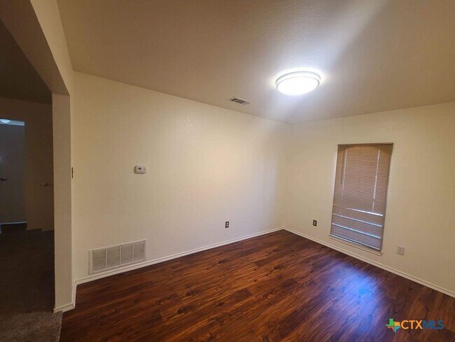 Building Photo - 4504 Aspen Dr