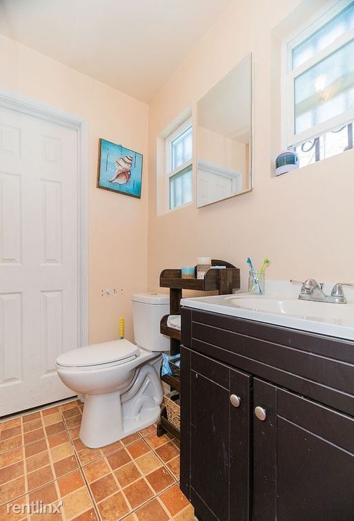 Foto principal - 3 br, 1 bath Townhome - 18 Tilton Ave