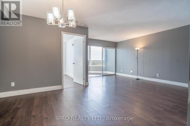 Photo du bâtiment - 135-2135 Hillcrest Ave