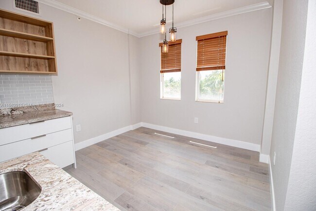 Foto del edificio - 9021 SW 94th St