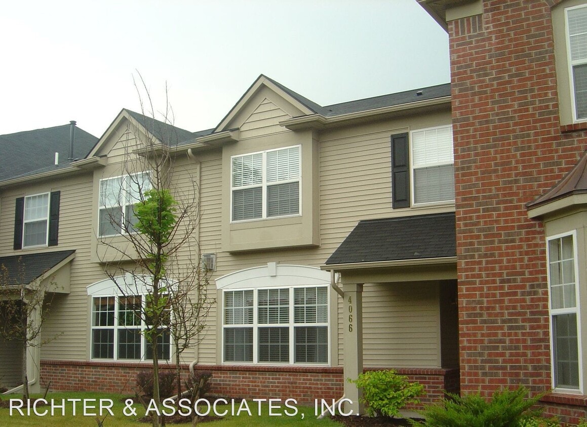 Primary Photo - 2 br, 2.5 bath House - 4066 RADCLIFF - RAD4