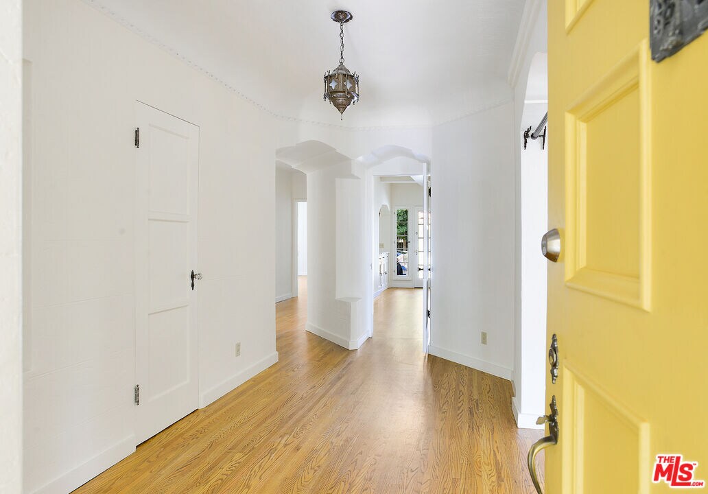 Foto principal - 6137 W 6th St