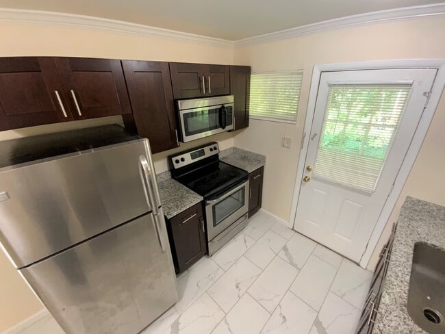 kitchen - 2040 DeKalb Ave NE