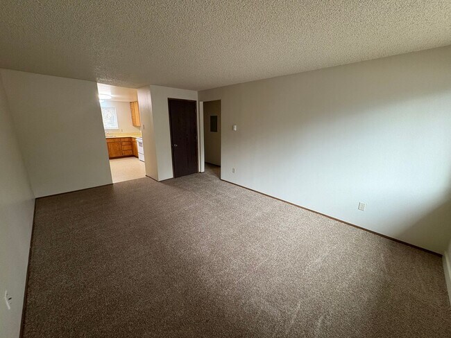 Foto del edificio - 2 Bed/1 Bath Unit Located in SE Bend Triplex - Month to Month Lease Term