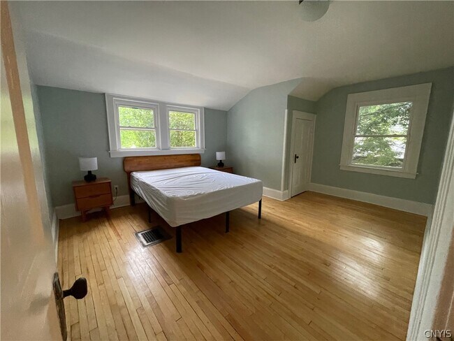 Foto del edificio - 831 Lancaster Ave