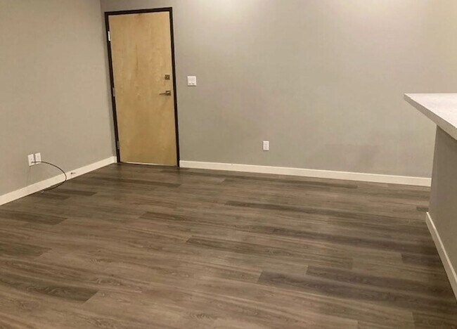 Foto del edificio - 1121 E Mullan Ave