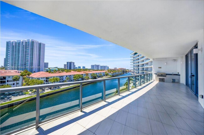 Foto del edificio - 3250 NE 188th St