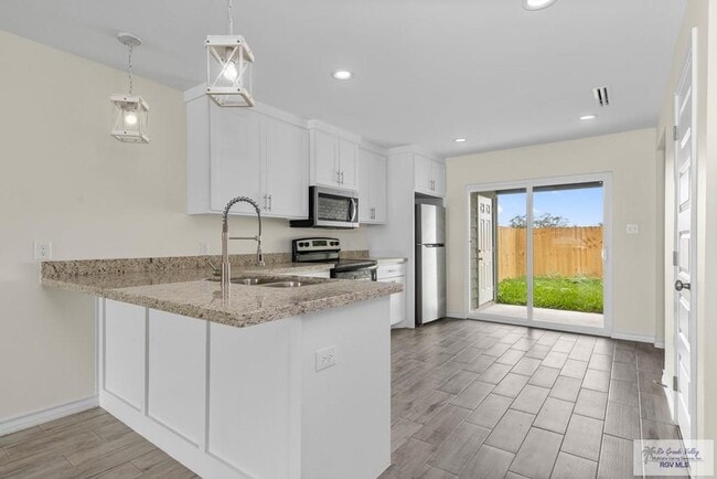 Building Photo - 690 Seminole Ln