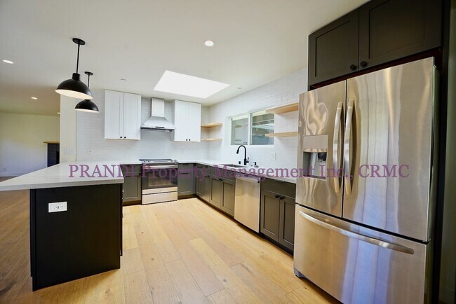Building Photo - Completely Renovated Fairfax Home with A/C!