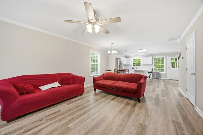 Building Photo - 2948 Lashmit Dr