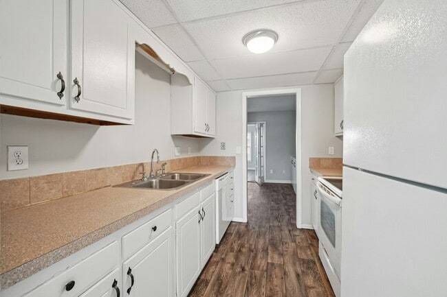 Building Photo - 3915 Valley Ct