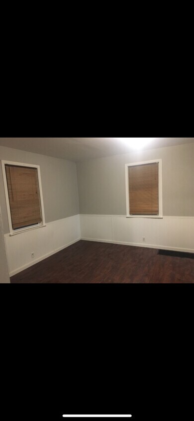 Building Photo - 105 8th St