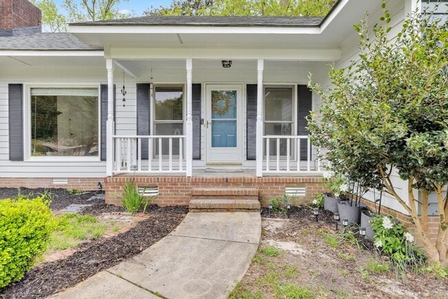 Building Photo - Adorable home located in Southwest side of Jacksonville