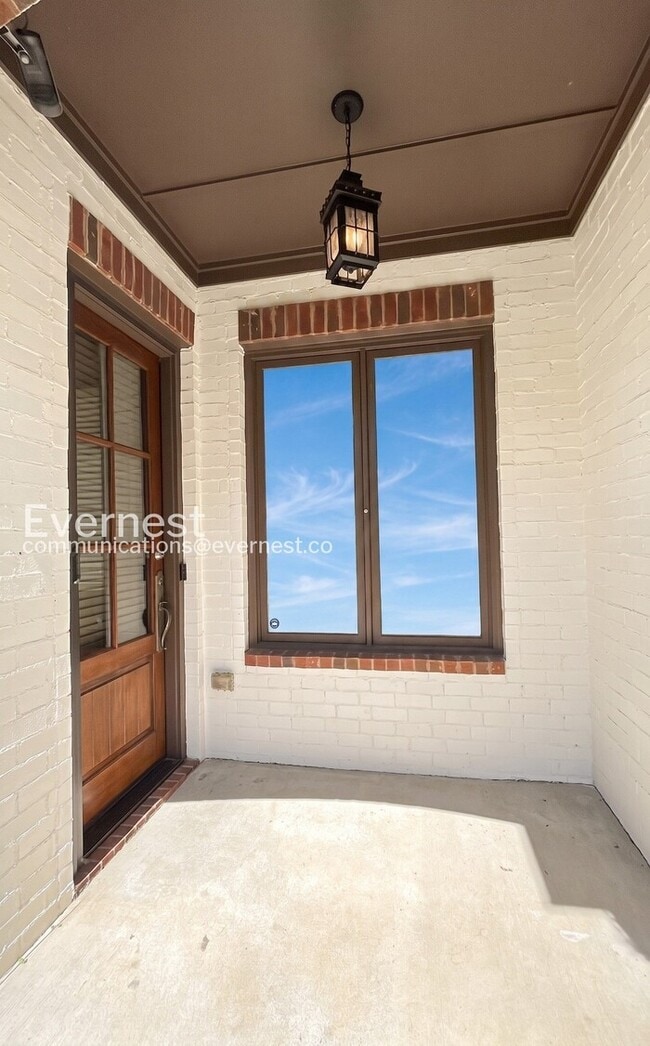 Building Photo - 4-Bed/3.5-Bath Spacious Townhome with Fenced Yard and Garage/Available Now!