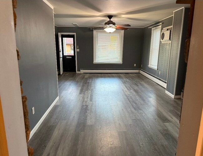 Building Photo - 404 S 4th St