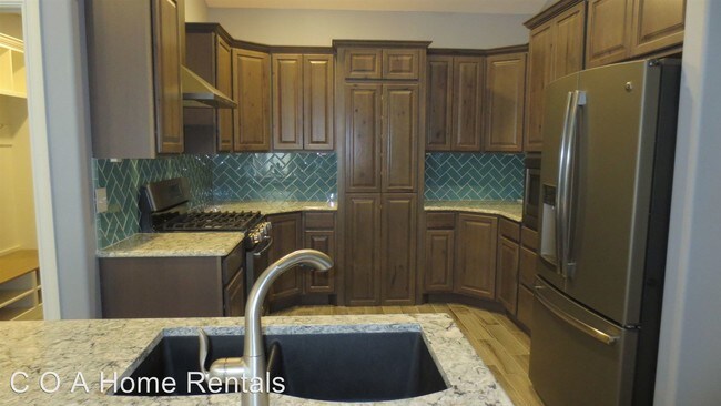 Building Photo - 102 S Blue Bells Ct