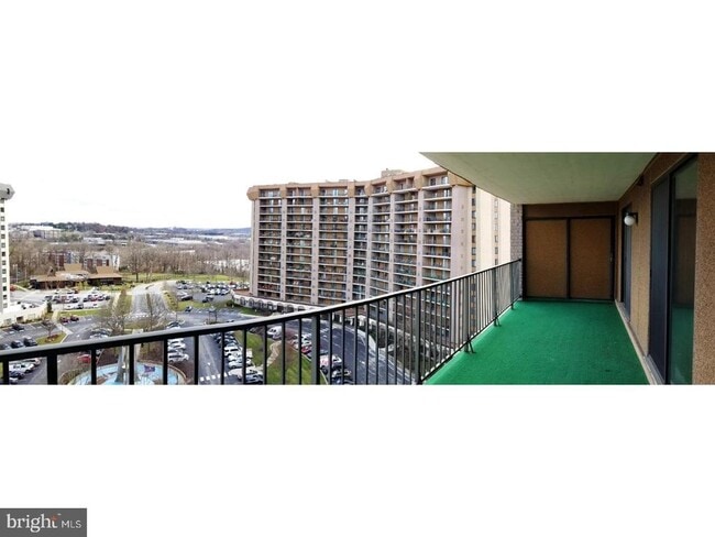Building Photo - 21122 Valley Forge Cir