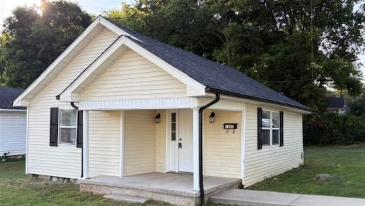 Primary Photo - 1303 Kenton St