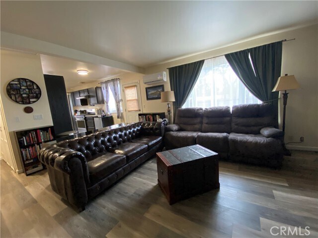 Foto del edificio - 917 Evergreen Ln