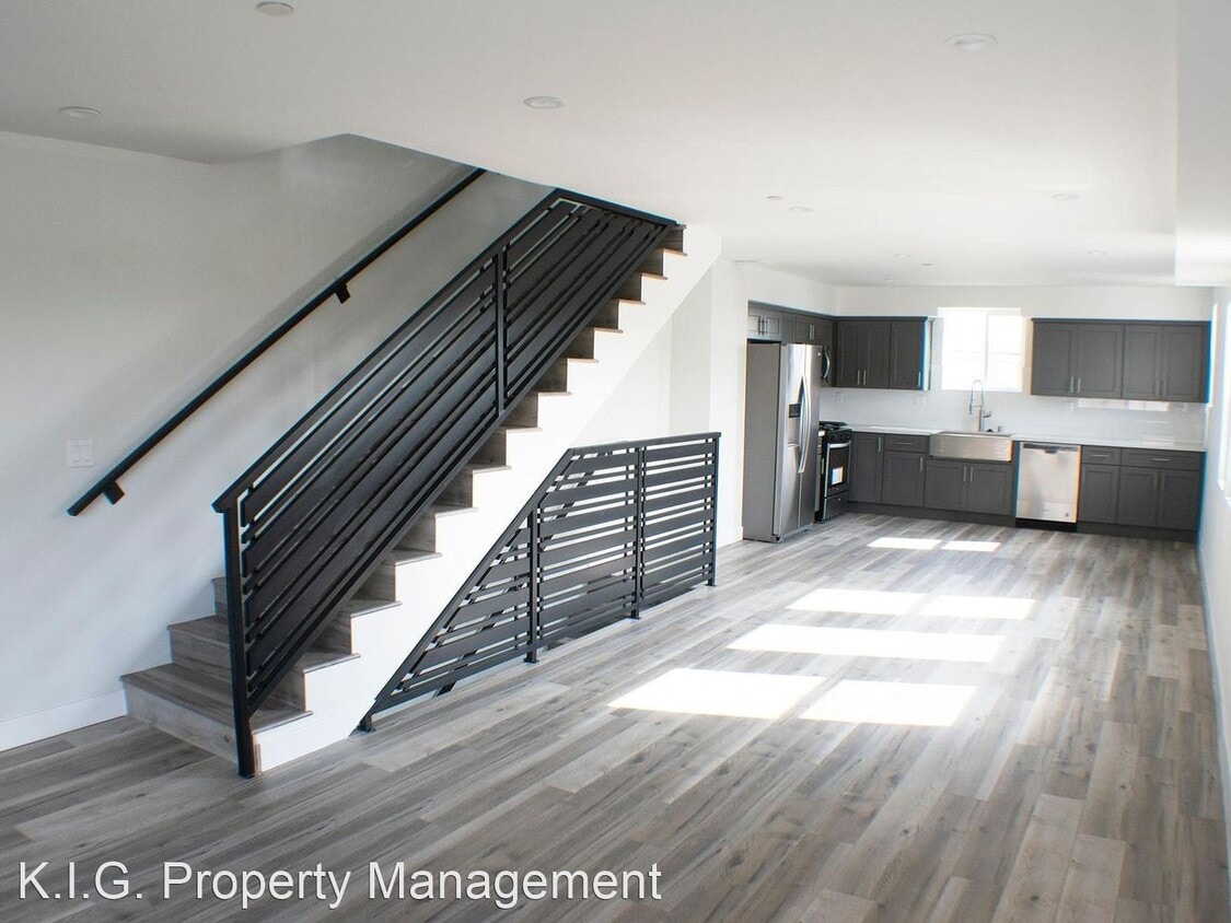Primary Photo - 3 br, 3 bath Apartment - 2104 Hauser Blvd....