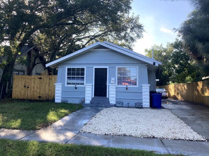 Primary Photo - 1743 Yale St S