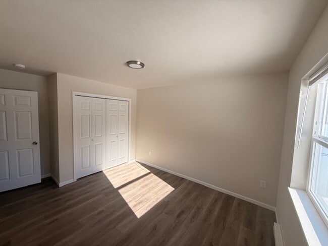 Building Photo - 3 Bedroom Duplex