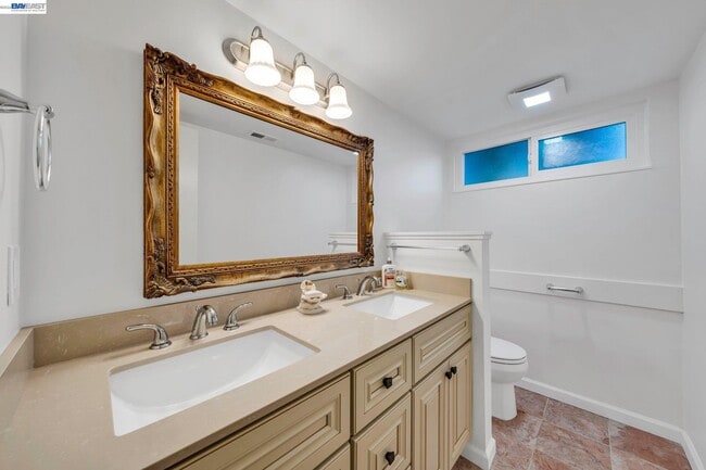 Foto del edificio - 1810 Boxwood Dr